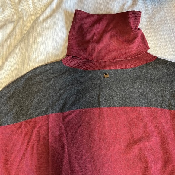 Lole Burgundy Sweater - Picture 3 of 4